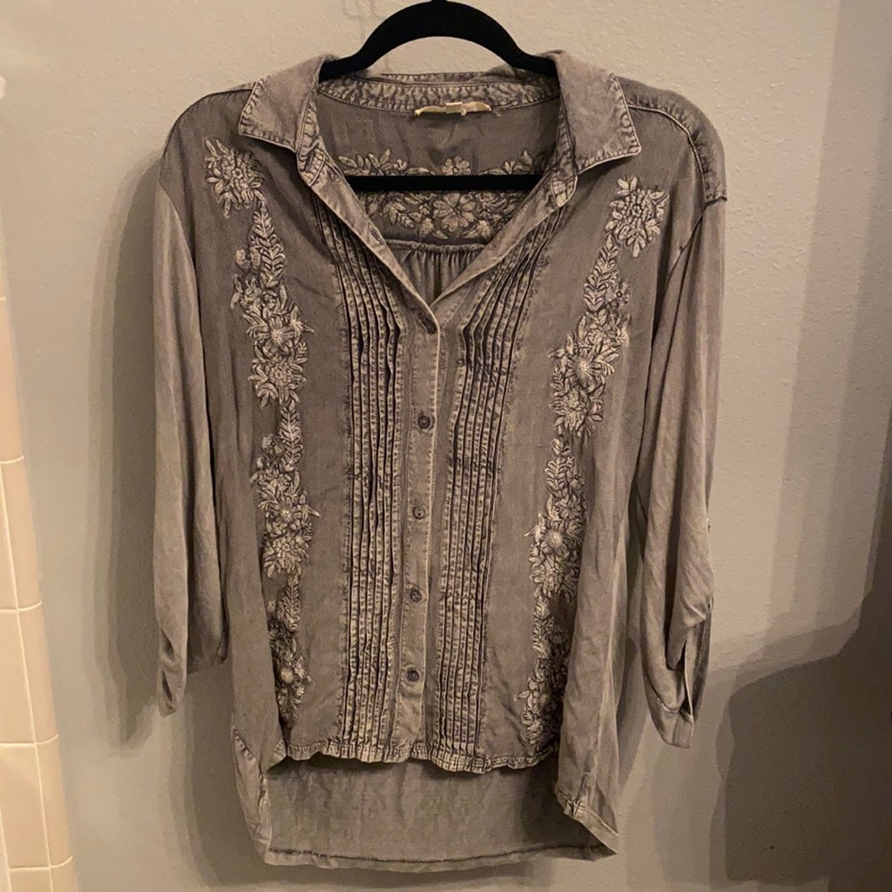 Gray textured button up